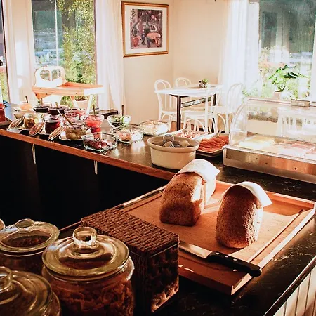 Forde Pensjonat فندق مبيت وإفطار 3*